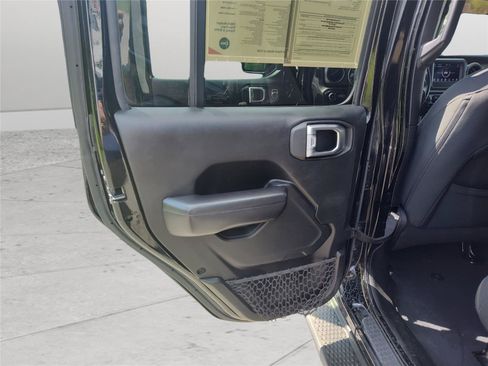 Used 2018 Jeep Wrangler Unlimited Sport S AWD/4WD image 19