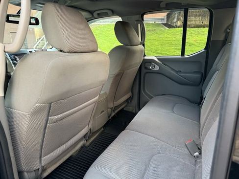 Used 2016 Nissan Frontier SV image 19