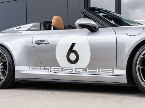 Used 2019 Porsche 911 Speedster RWD image 32