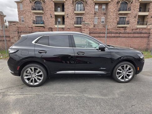 Used 2022 Buick Envision Avenir w/ Technology Package II image 3