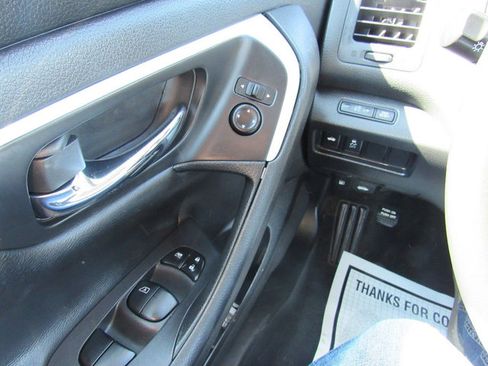 Used 2018 Nissan Altima 2.5 SV image 36