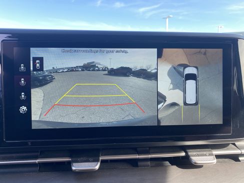 Used 2022 Kia Carnival SX image 16