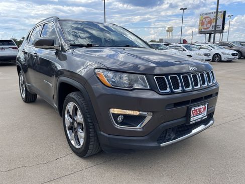 Used 2021 Jeep Compass Limited image 2