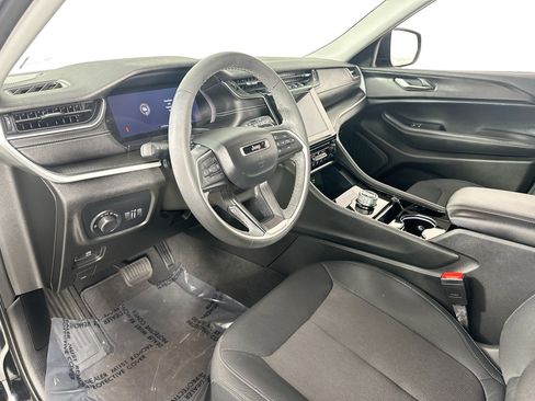 Used 2023 Jeep Grand Cherokee L Laredo RWD image 9