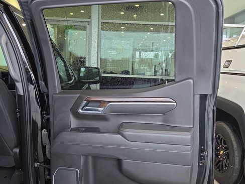 Certified 2025 GMC Sierra 1500 SLT image 22