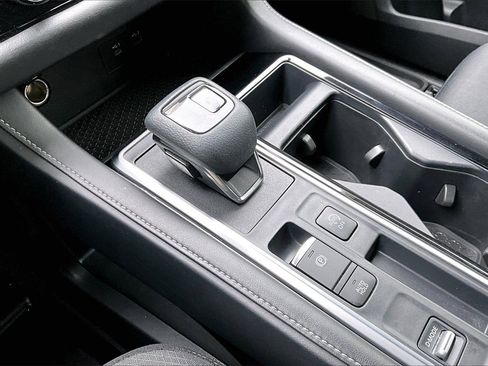 Used 2022 Nissan Pathfinder SV image 28