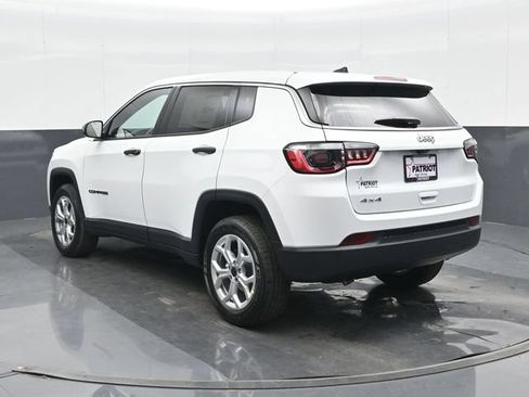 Used 2025 Jeep Compass Sport AWD/4WD image 2