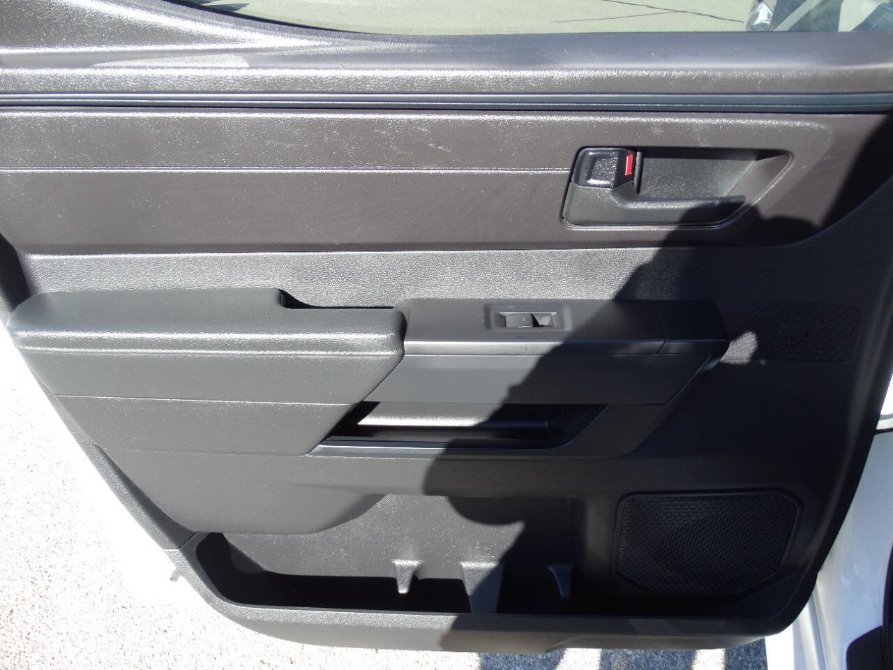 Used 2022 Toyota Tundra 4x4 CrewMax SR image 32