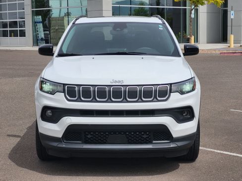 Used 2022 Jeep Compass Latitude w/ Sun and Sound Group AWD/4WD image 2