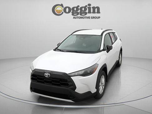 Used 2026 Toyota Corolla Cross LE FWD image 32