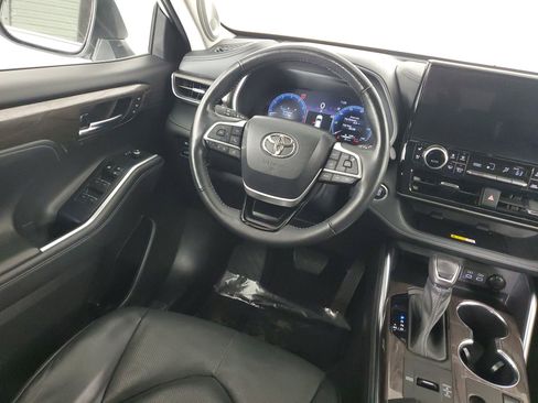 Used 2023 Toyota Highlander Limited FWD image 48