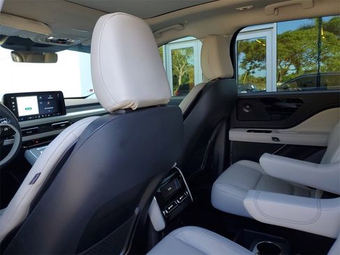 Certified 2025 Lincoln Aviator Reserve w/ Illumination Package image 10