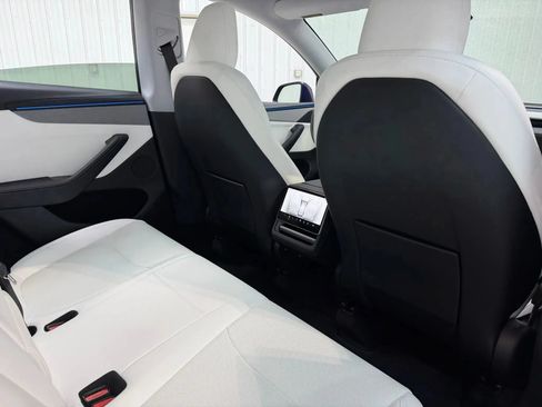 Used 2026 Tesla Model Y AWD image 18
