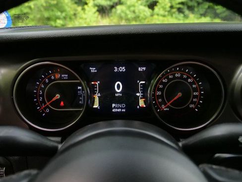 Used 2021 Jeep Gladiator Sport AWD/4WD image 7