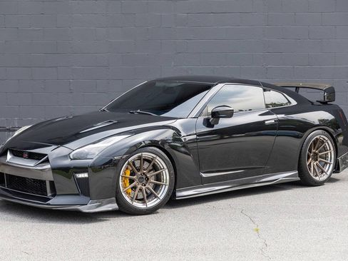 Used 2017 Nissan GT-R Premium w/ Premium Interior Package AWD/4WD image 9