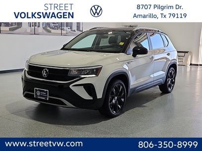 Used 2023 Volkswagen Taos SE w/ Panoramic Sunroof Package