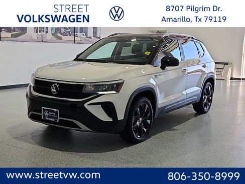 Used 2023 Volkswagen Taos SE w/ Panoramic Sunroof Package FWD image 1