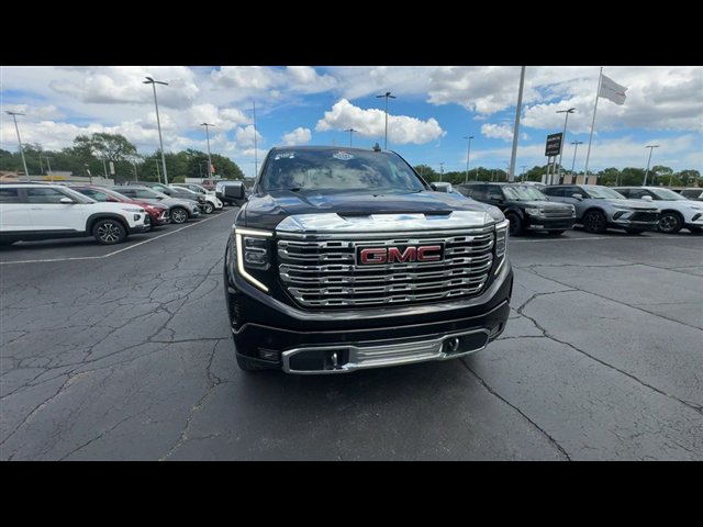 Certified 2023 GMC Sierra 1500 Denali w/ Denali Reserve Package AWD/4WD image 3