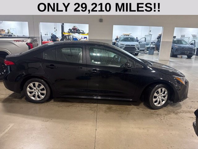 Used 2025 Toyota Corolla LE FWD image 2