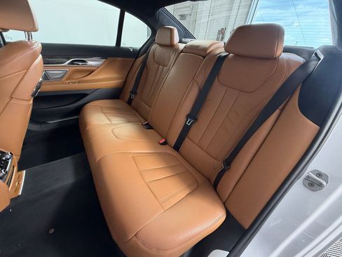 Used 2018 BMW 750i xDrive AWD/4WD image 28