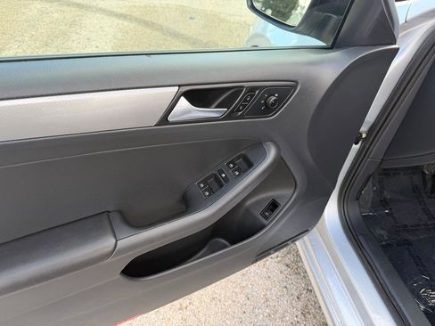 Used 2015 Volkswagen Jetta SE image 10