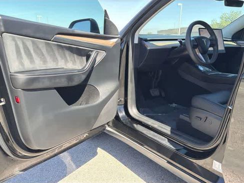 Used 2023 Tesla Model Y Long Range image 10