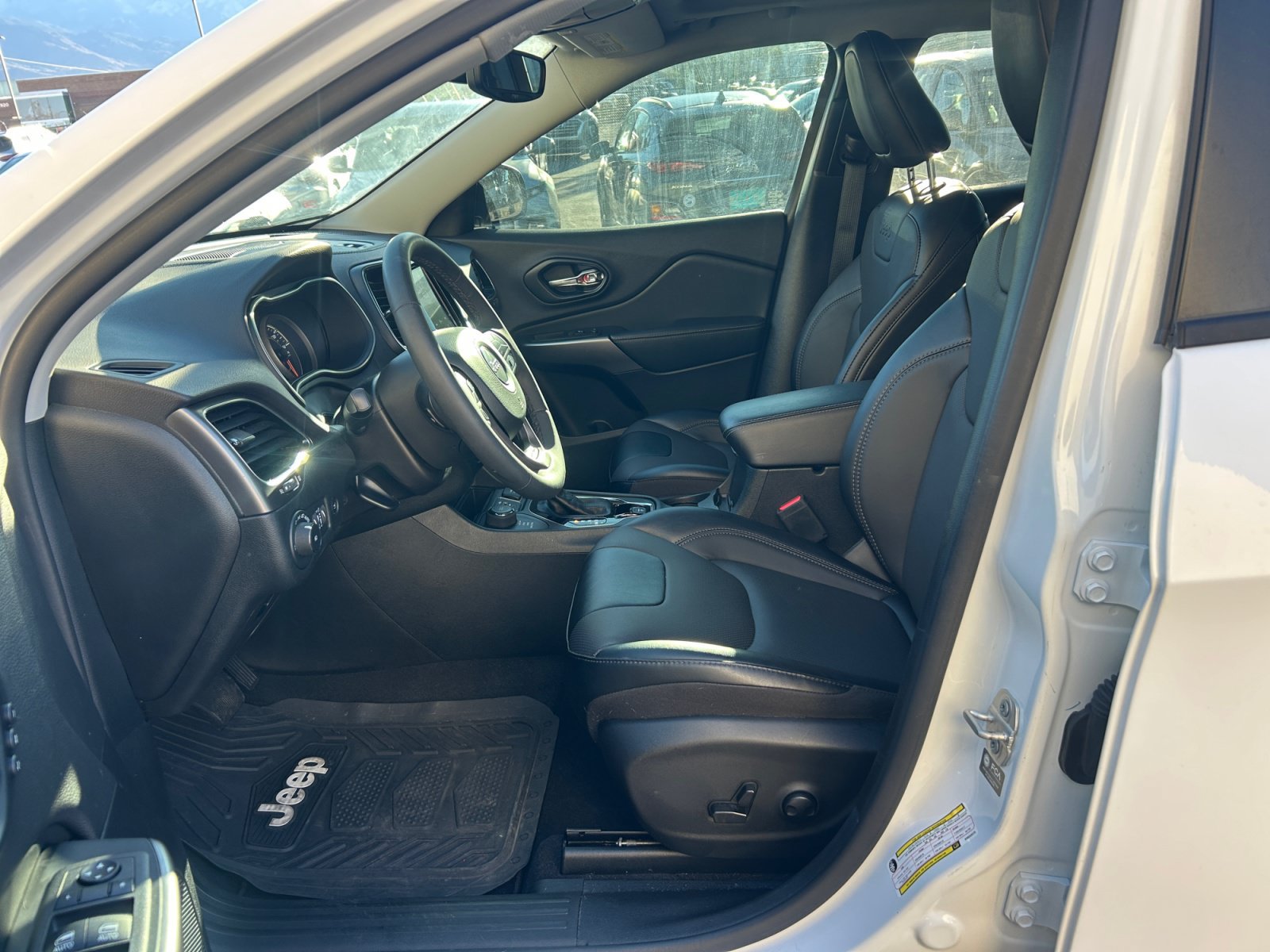 Used 2022 Jeep Cherokee Limited AWD/4WD image 13