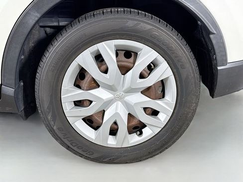Used 2019 Toyota C-HR LE FWD image 27