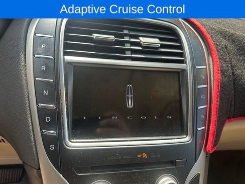Used 2017 Lincoln MKX Reserve w/ Driver Assistance Package FWD image 11