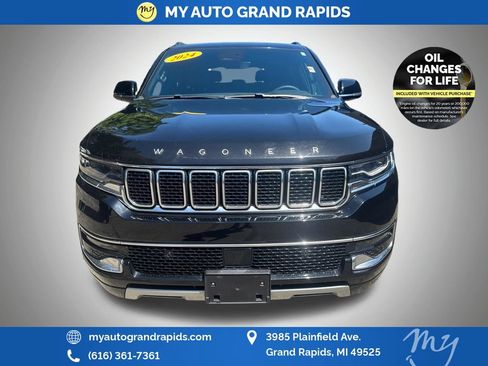 Used 2024 Jeep Wagoneer L Series II w/ Flexible Seating Group AWD/4WD image 2