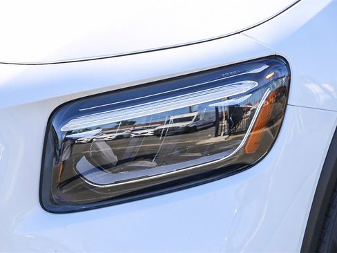 Used 2024 Mercedes-Benz GLB 250 4MATIC image 8