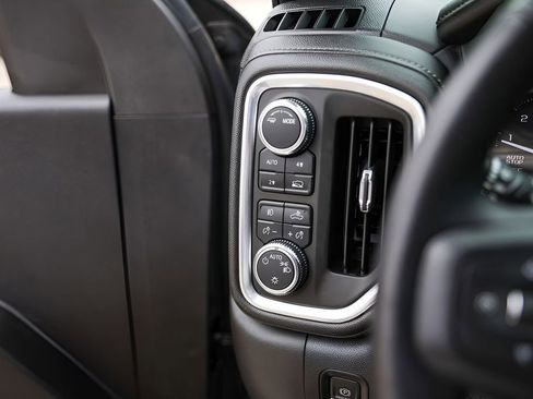 Used 2022 GMC Sierra 1500 Elevation w/ LPO, Elevation Black Package AWD/4WD image 18