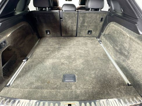 Used 2018 Bentley Bentayga image 25