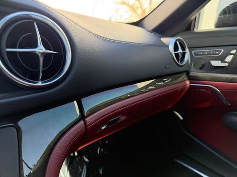 Used 2013 Mercedes-Benz SL 550 image 37