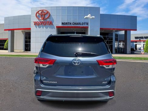Used 2017 Toyota Highlander XLE FWD image 6