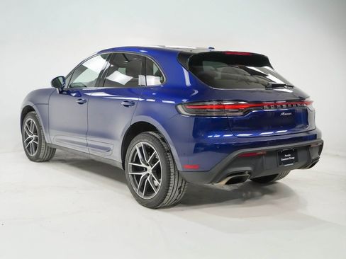 Certified 2022 Porsche Macan image 3