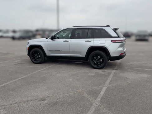 New 2026 Jeep Grand Cherokee Altitude image 7
