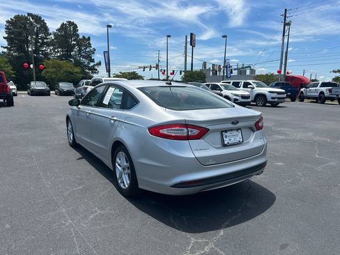 Used 2015 Ford Fusion SE FWD image 5
