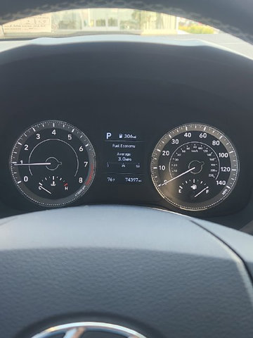 Used 2021 Hyundai Venue FWD image 1