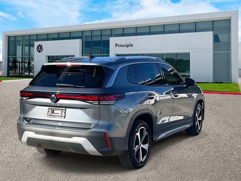 New 2026 Volkswagen Tiguan SE FWD image 3