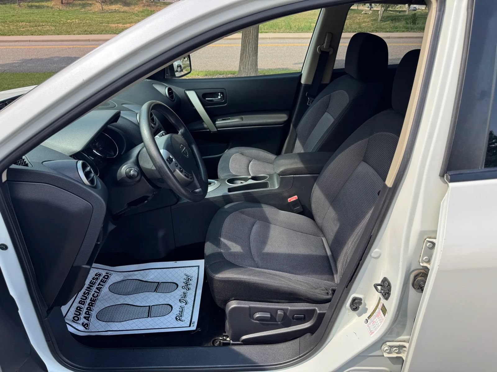 Used 2011 Nissan Rogue SV AWD/4WD image 8