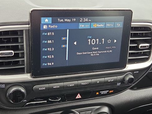 Used 2025 Hyundai Venue SEL FWD image 16