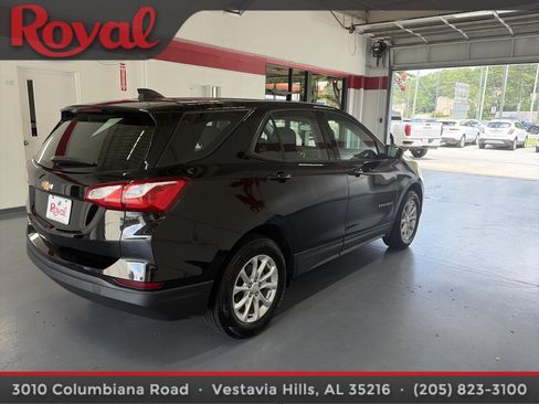 Used 2019 Chevrolet Equinox LS FWD image 4