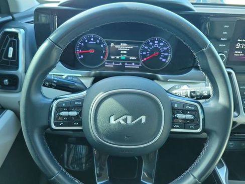 Used 2022 Kia Sorento S image 23