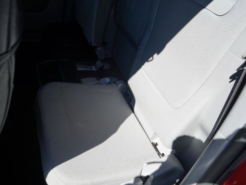 Used 2015 Toyota Tacoma 4x4 Access Cab image 40