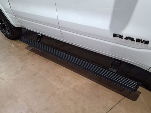 Used 2024 RAM 1500 Limited AWD/4WD image 9