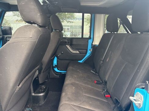 Used 2018 Jeep Wrangler Unlimited Sport w/ Connectivity Group AWD/4WD image 12