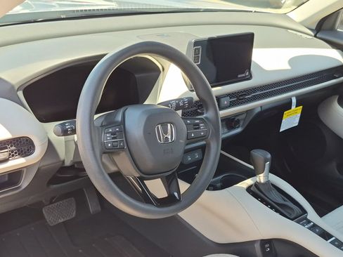 New 2027 Honda HR-V LX image 2