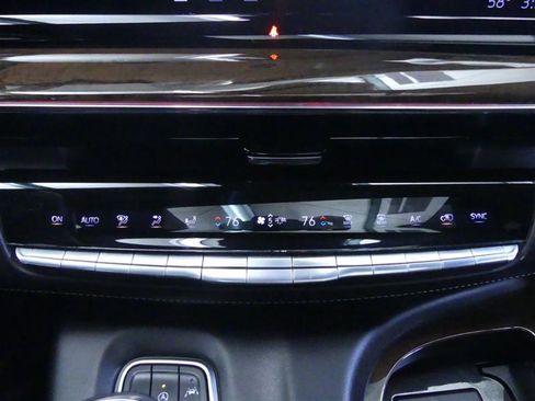 Used 2021 Cadillac Escalade Premium Luxury Platinum AWD/4WD image 18