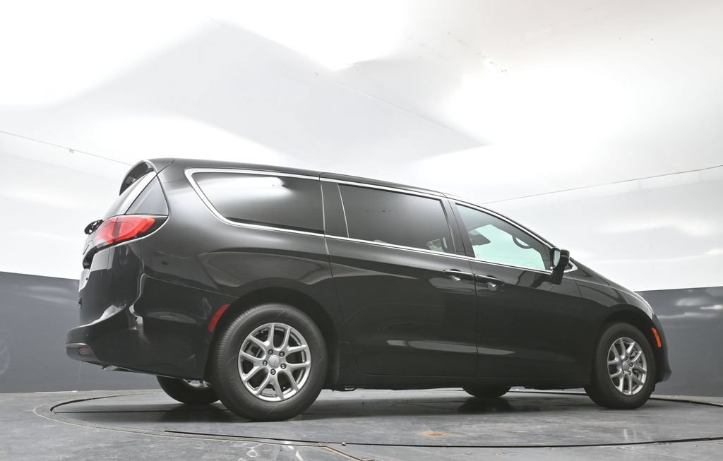 New 2027 Chrysler Pacifica LX FWD image 36